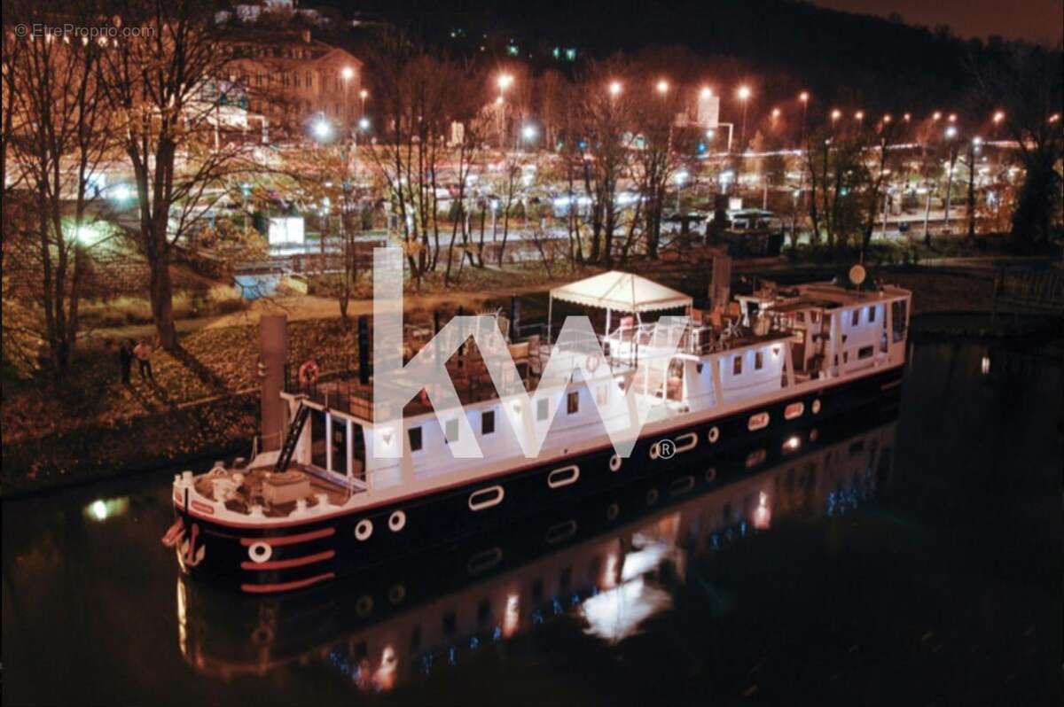 À vendre -Péniche de bureaux de 250 m2 à Sèvres - photo 3