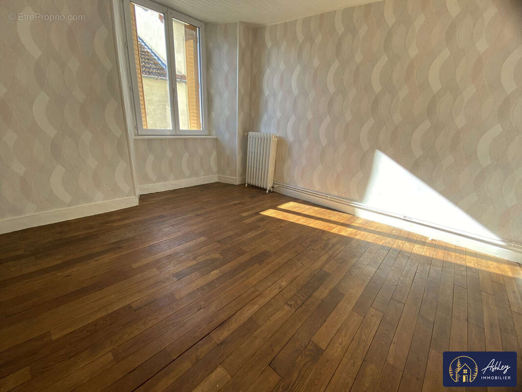 Immeuble à vendre BORT LES ORGUES - Appartement à BORT-LES-ORGUES