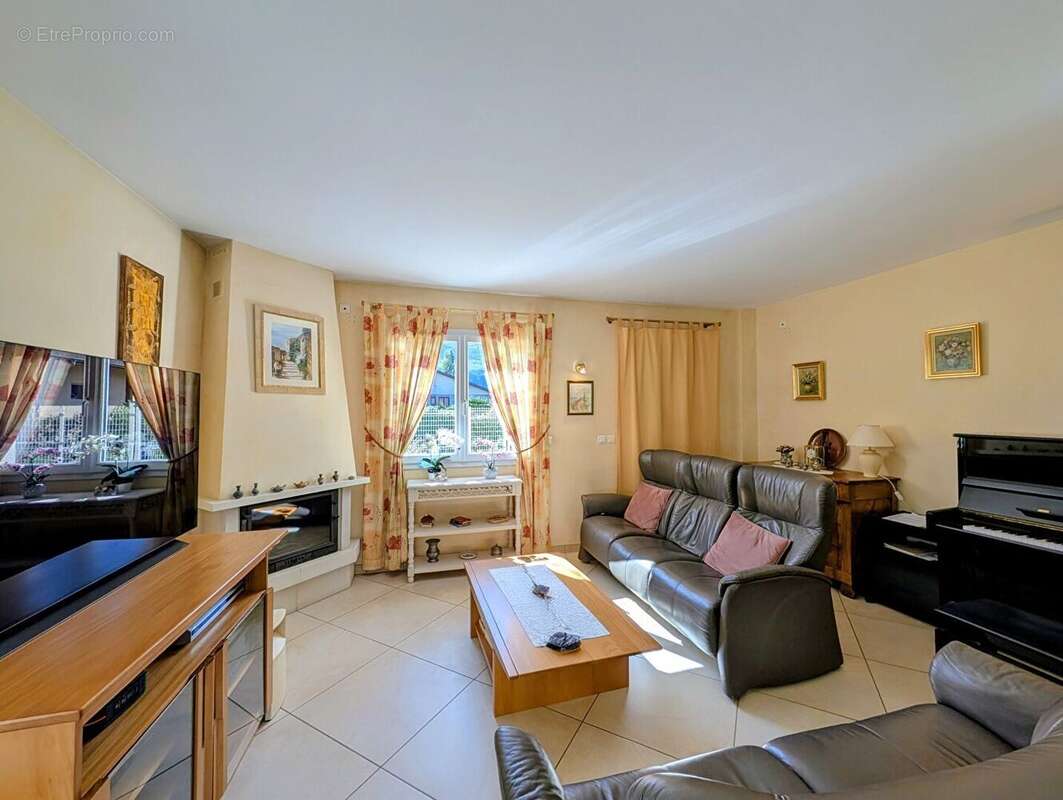 Maison à BRISON-SAINT-INNOCENT