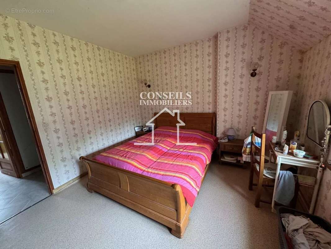 Maison à SAINT-JULIEN-DU-SAULT