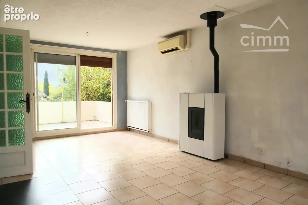Maison de plain-pied avec jardin, garage et vue sur les montagnes - photo 3