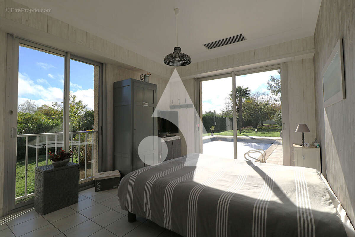 Maison d'architecte avec piscine 9 pièces 232.74 m² - photo 8