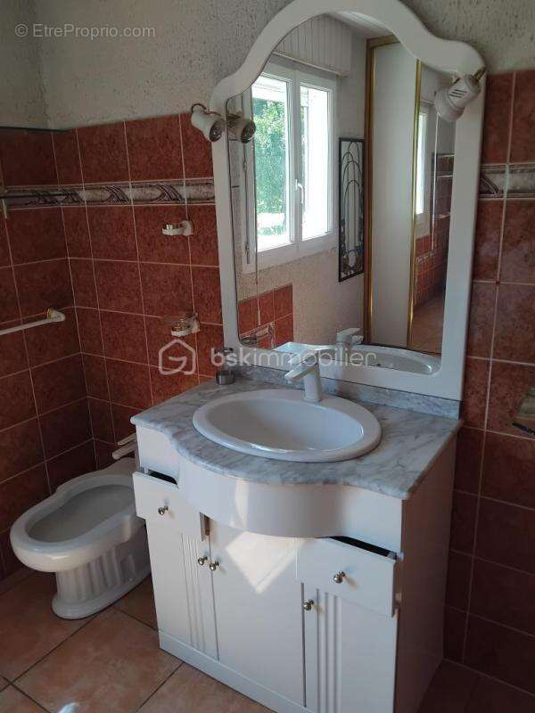 Maison avec garage et grange sur 8000m2 de terrain - photo 12