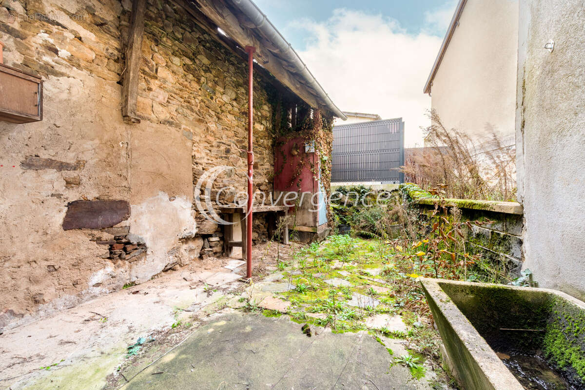 Maison à MAGNAC-BOURG