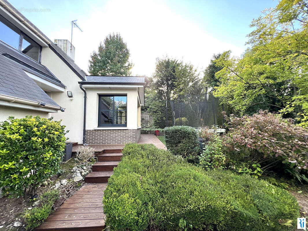 Maison à LE MESNIL-ESNARD