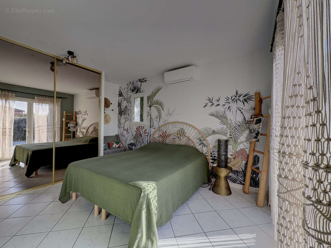 Maison à SIX-FOURS-LES-PLAGES