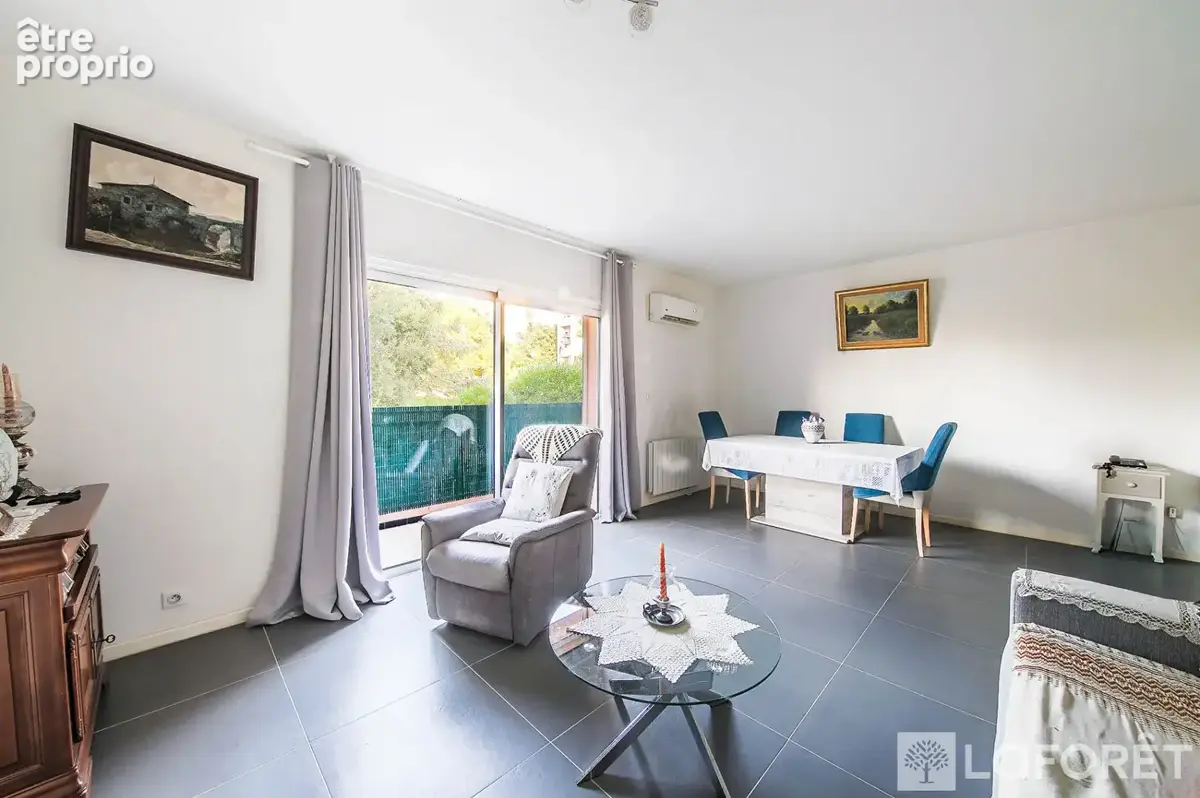 Porto-Vecchio - Appartement 3 pièces lumineux avec balcons, cave et parking - photo 2
