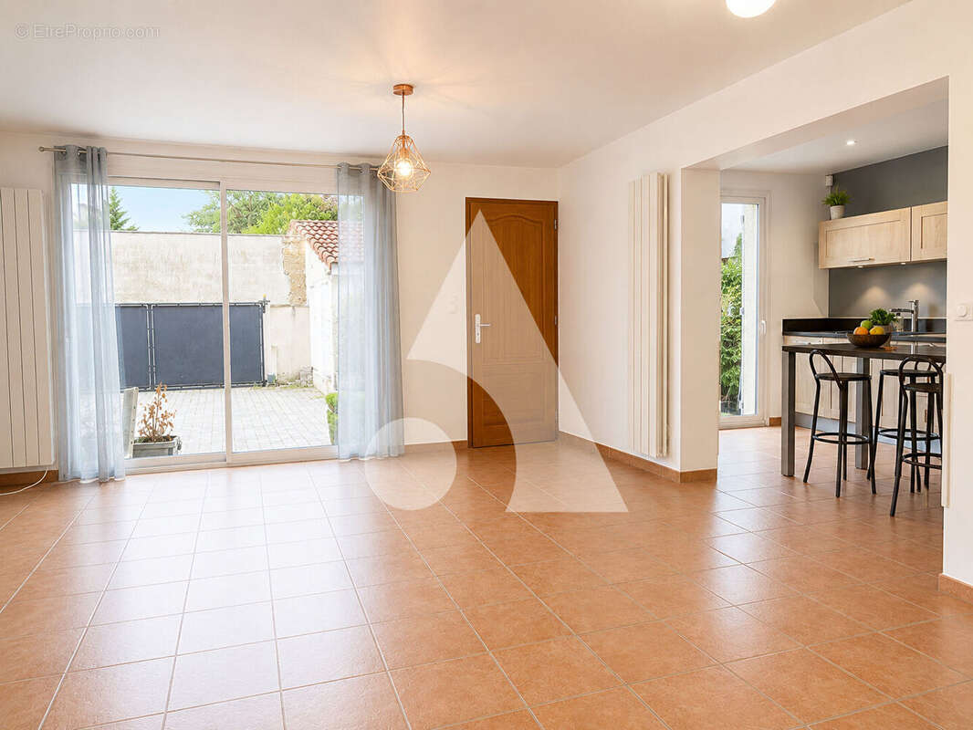 EXCLUSIVITÉ ! Maison de ville familiale 146 m² .  À 15 min de Lyon - photo 3