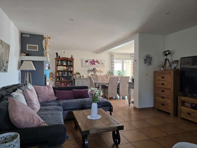 Villa familiale de plain-pied – 181 m² – 5 chambres – piscine – véranda – terrain de 916 m² - photo 6