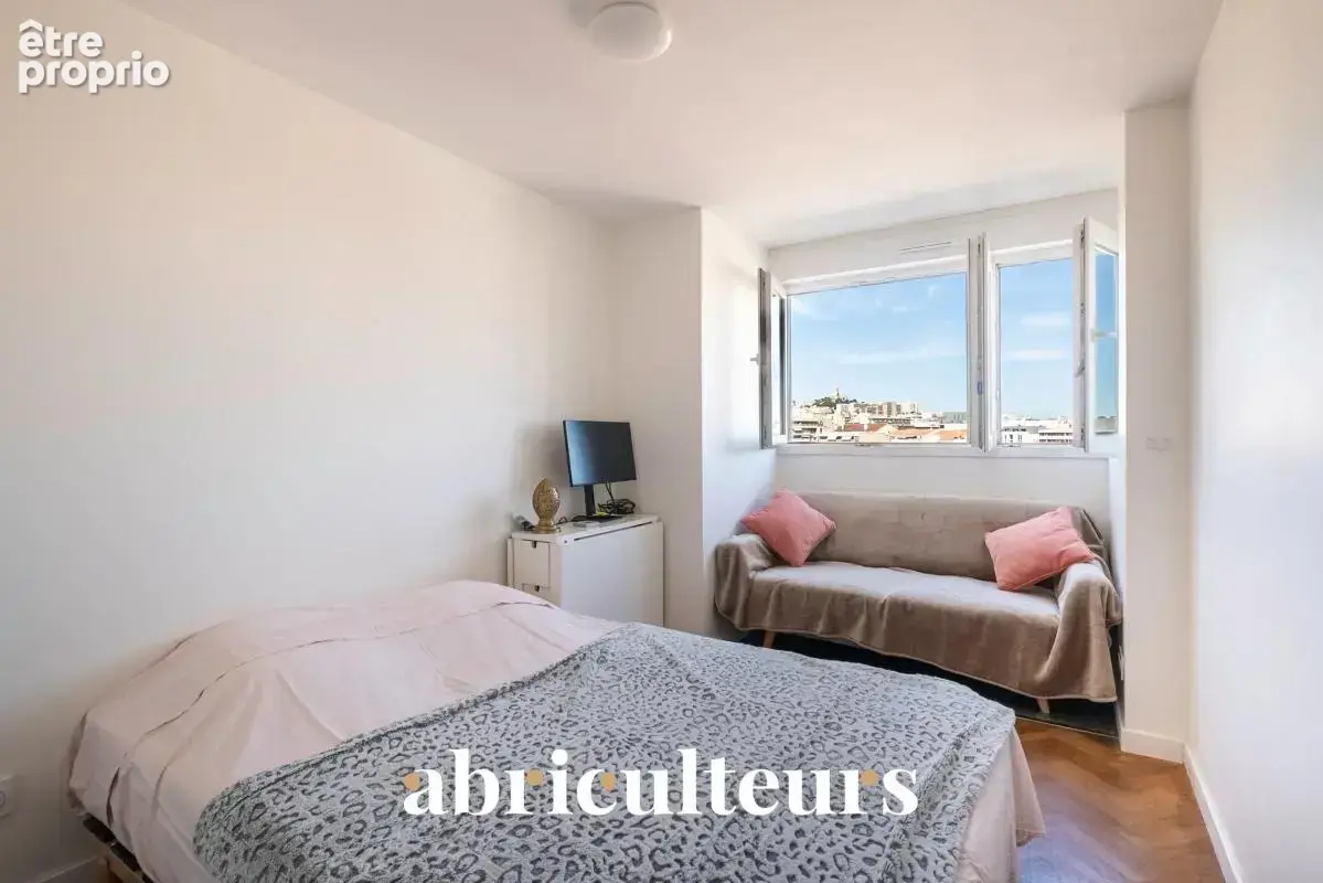 Appartement T4 traversant lumineux en vente à Marseille 13008 - photo 9