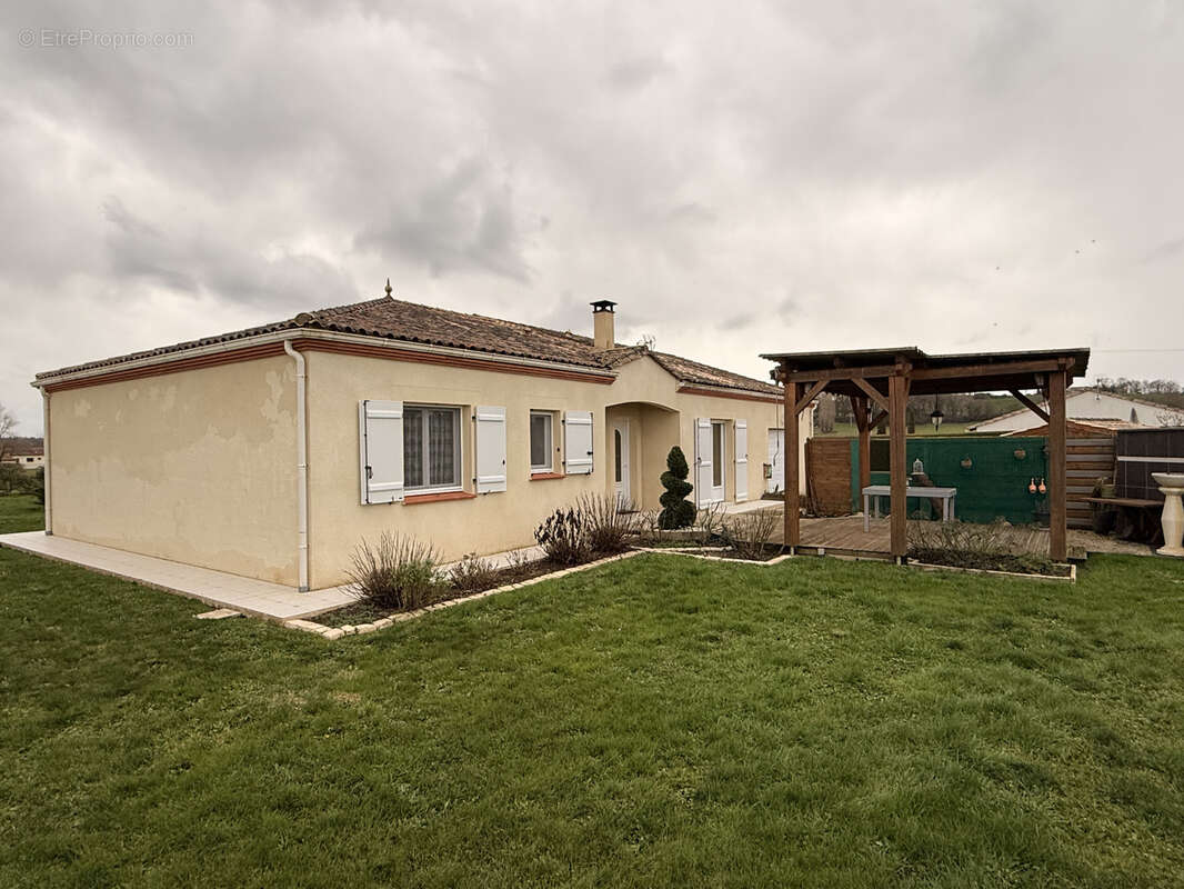 Maison à LAUSSOU