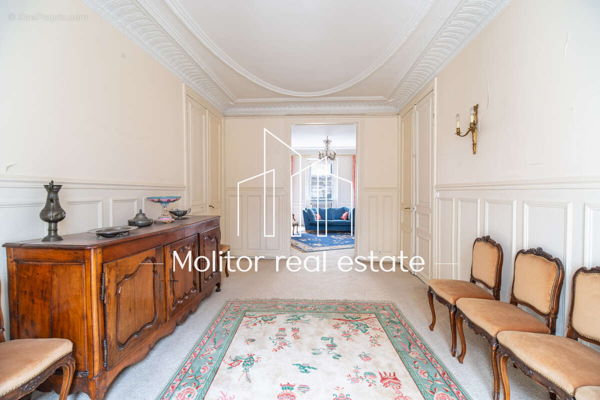 Appartement à PARIS-8E