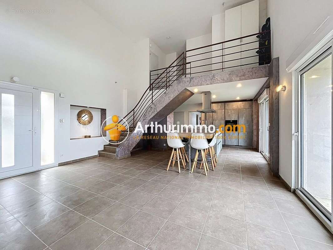 Maison à SAINT-PIERRE-DE-CHANDIEU