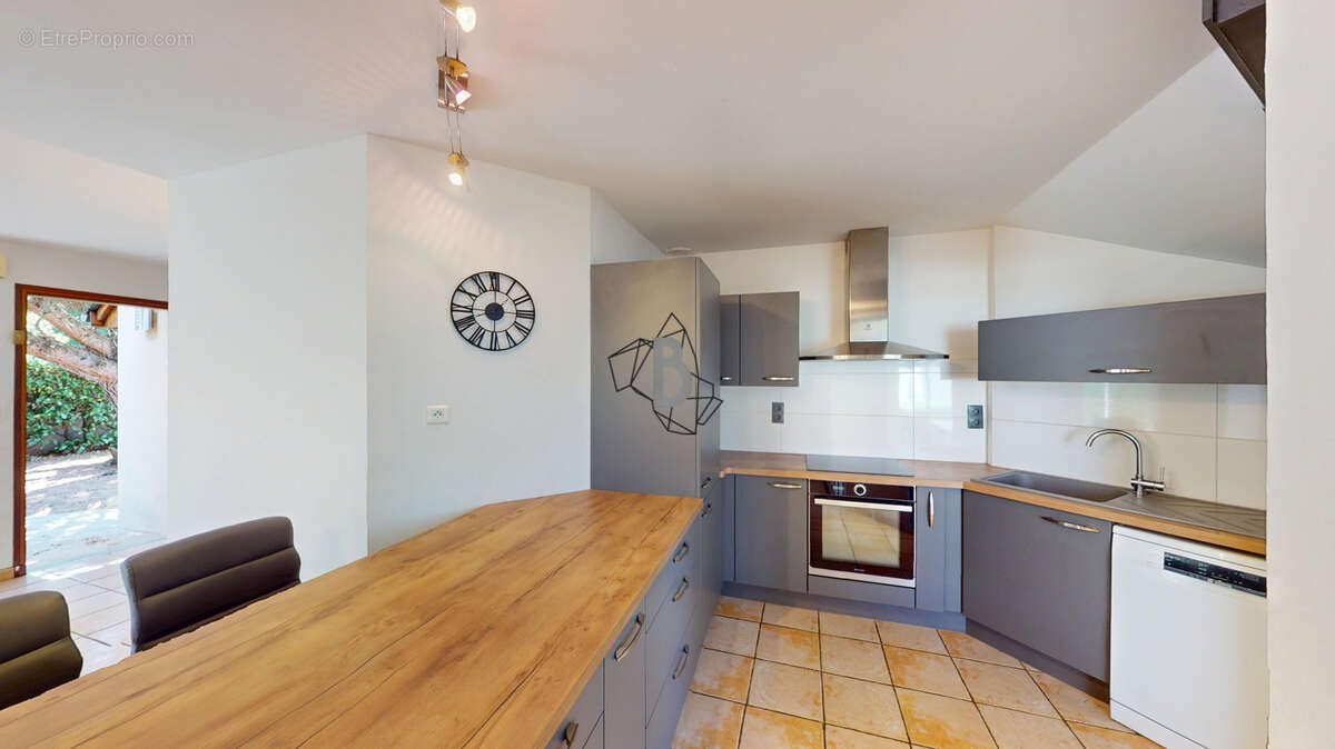 Maison T5 - 117 m2 - LE MONASTERE - photo 4