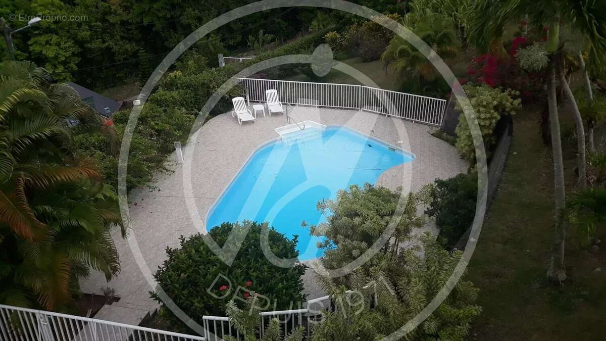 Maison à LES ABYMES