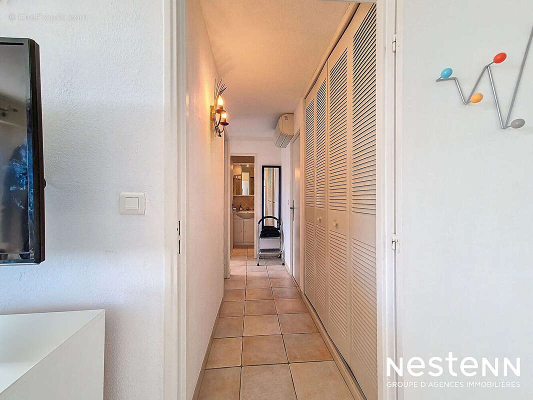 Appartement vue mer Cavalaire-sur-Mer 3 pièce(s) 67 m2 (50,54 + 16,9 m² loi carrez ) avec terrasse, garage et place de stationne - photo 9