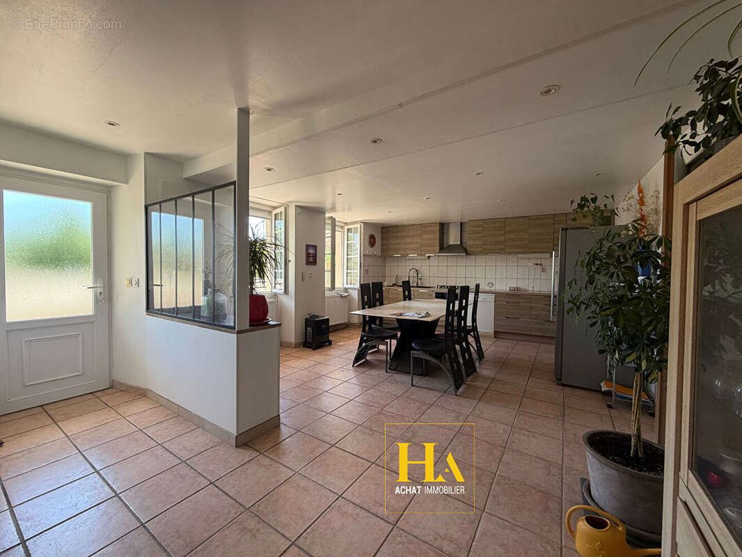 En exclusivite longere atypique 5 pieces de 115m² - photo 6
