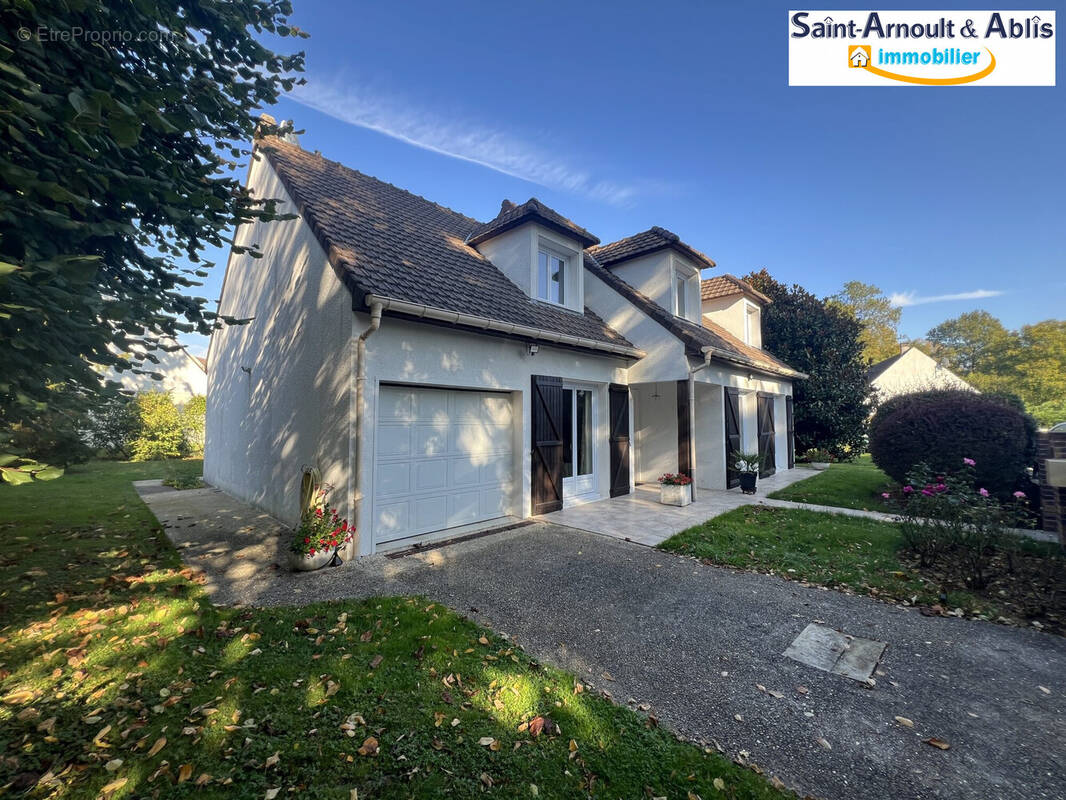 Maison à SAINT-ARNOULT-EN-YVELINES