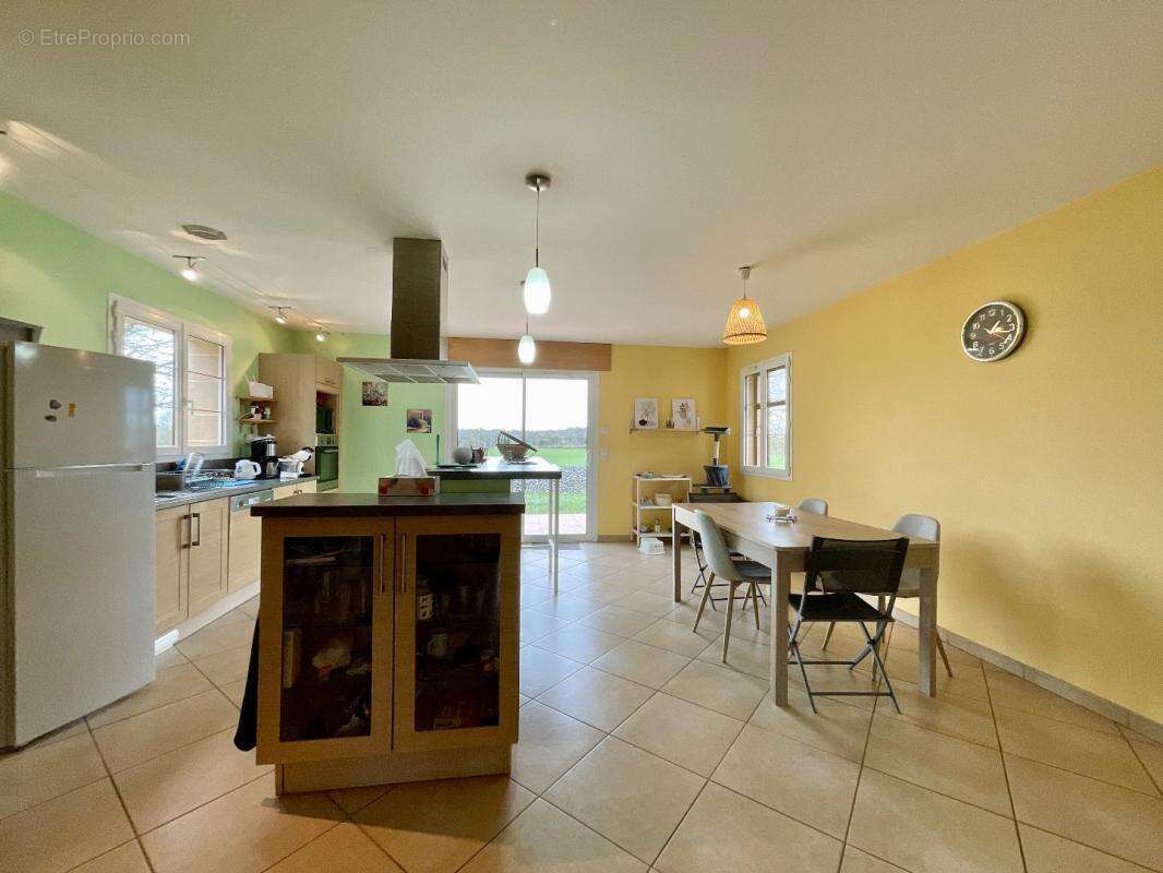 Maison à MARCILHAC-SUR-CELE