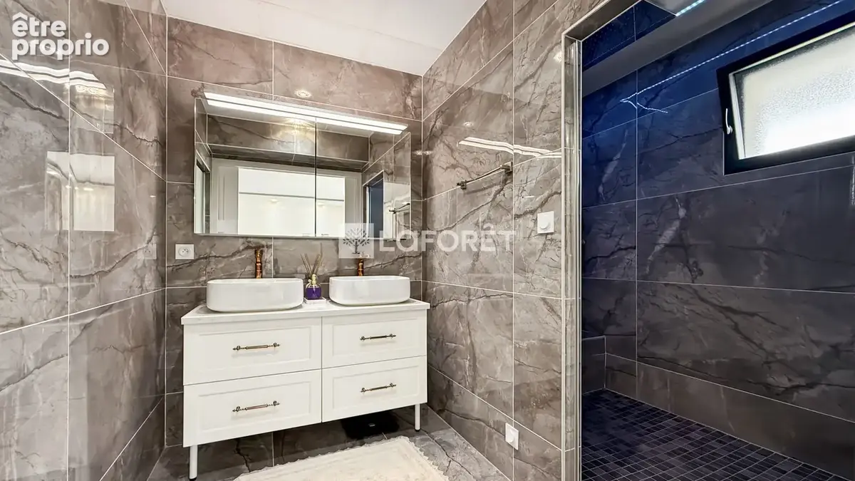 Villa Joue Les Tours 8 pièce(s) 245.80 m2 - photo 9