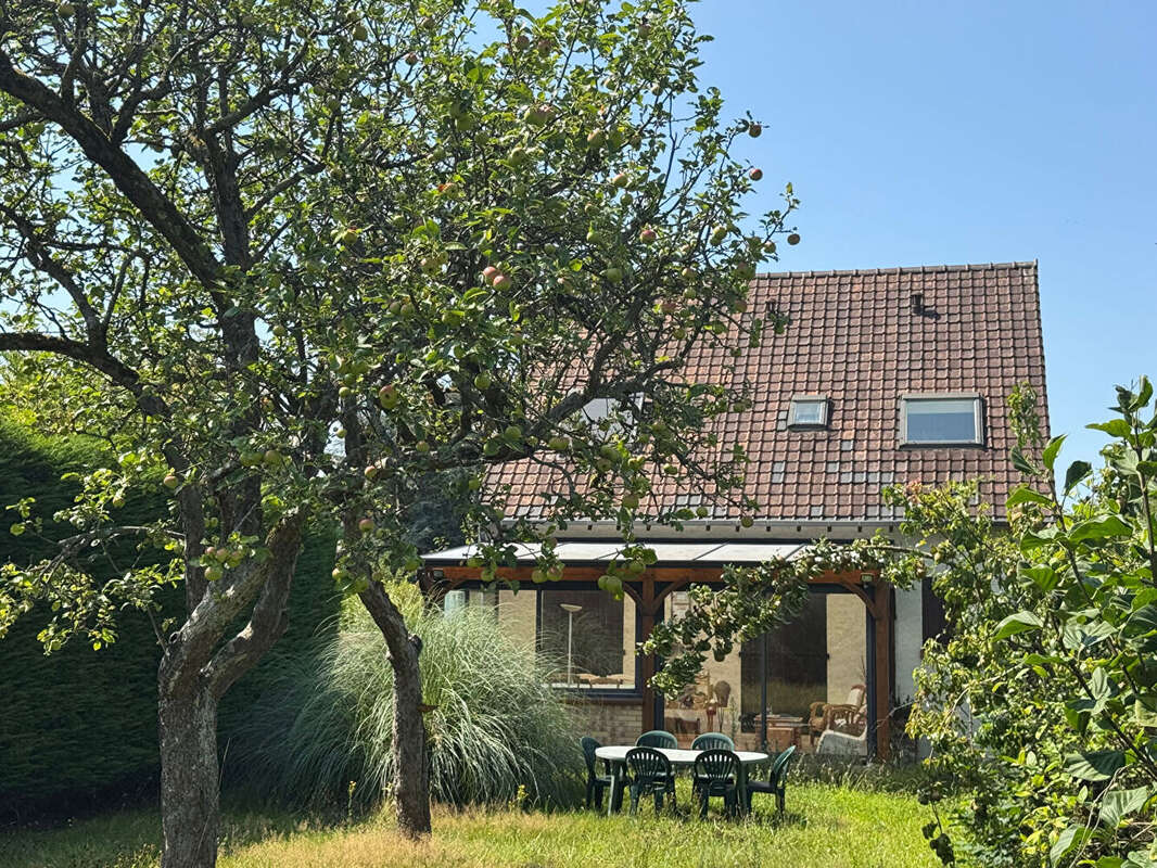 Maison à SAINT-NOM-LA-BRETECHE