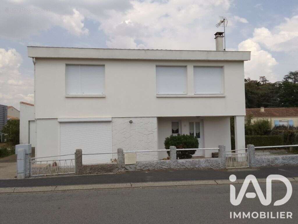 Maison 101 m² à Le Poire-Sur-Vie  - photo 2