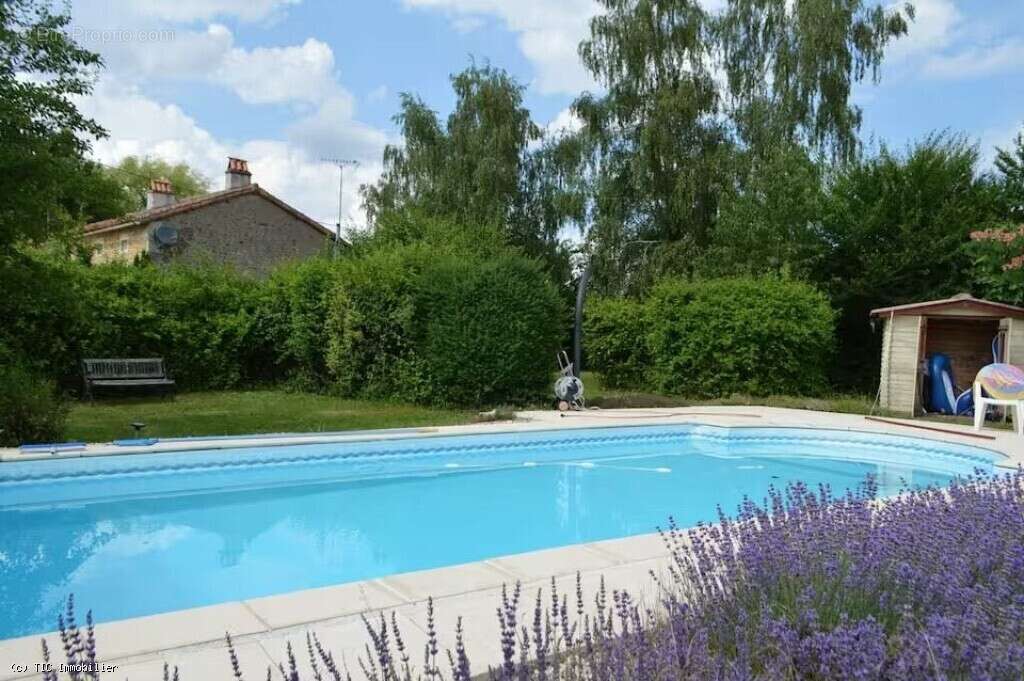 Maison à NANTEUIL-EN-VALLEE