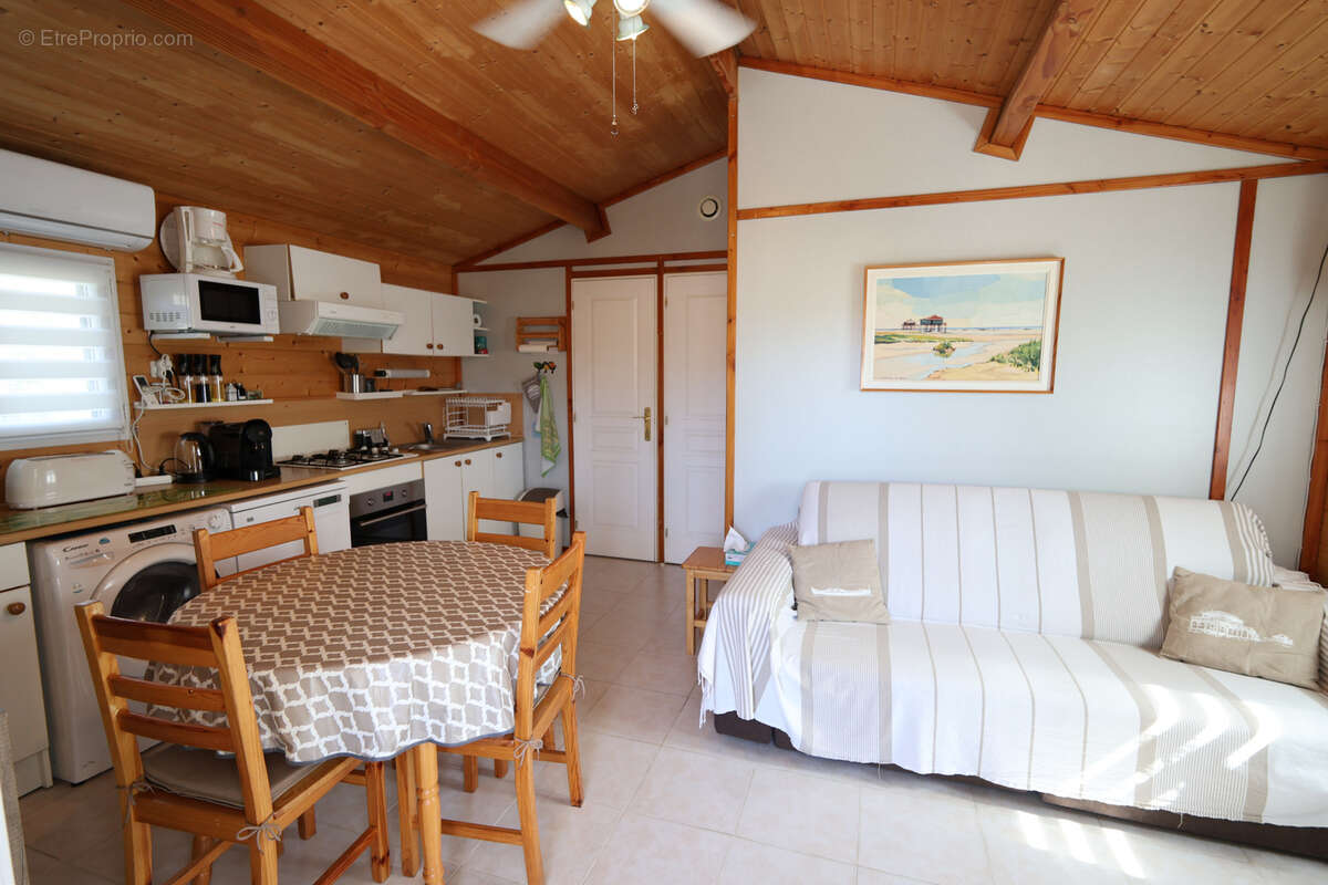 Chalet à vendre 3 pièces principales + dépendances annexes - le porge - photo 2