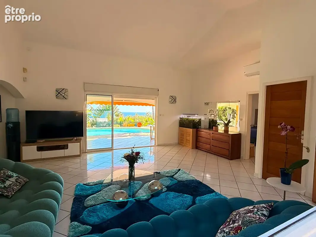 Villa de plain-pied avec vue océan, piscine et jacuzzi à Saint-Gilles-les-Bains - photo 5