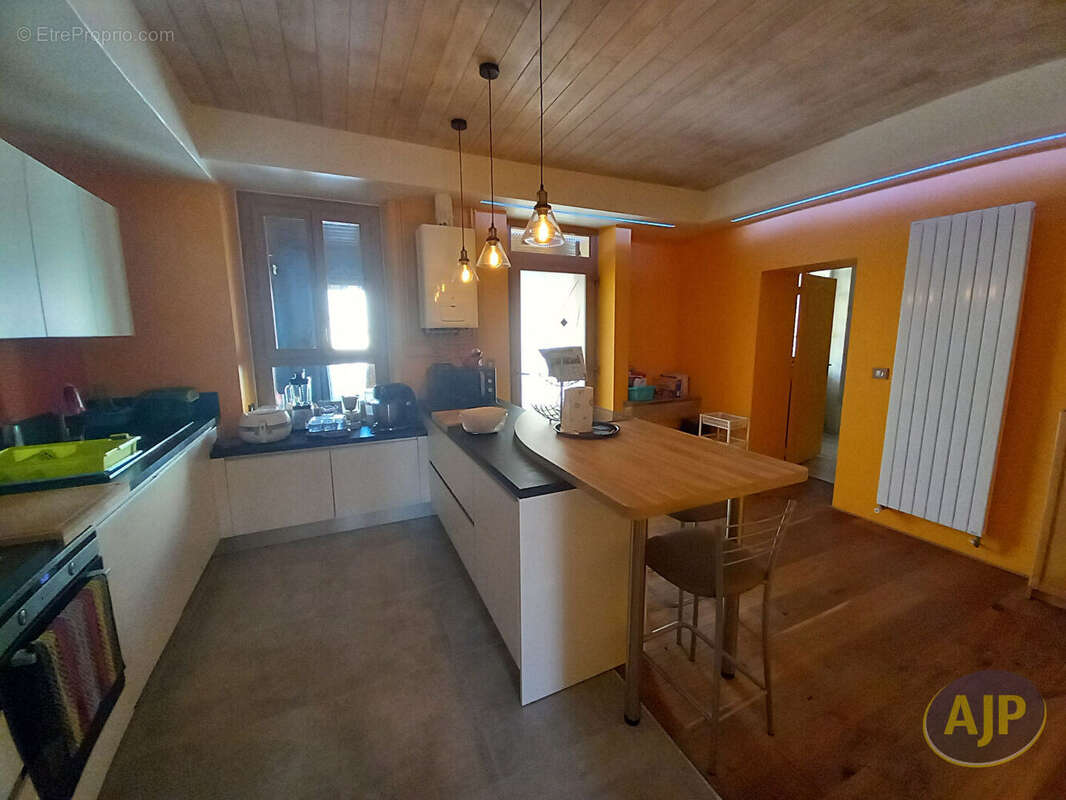Maison mitoyenne sur la commune de Saint-Estèphe ! - photo 4