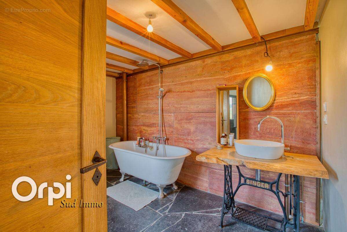 Maison à ALBA-LA-ROMAINE