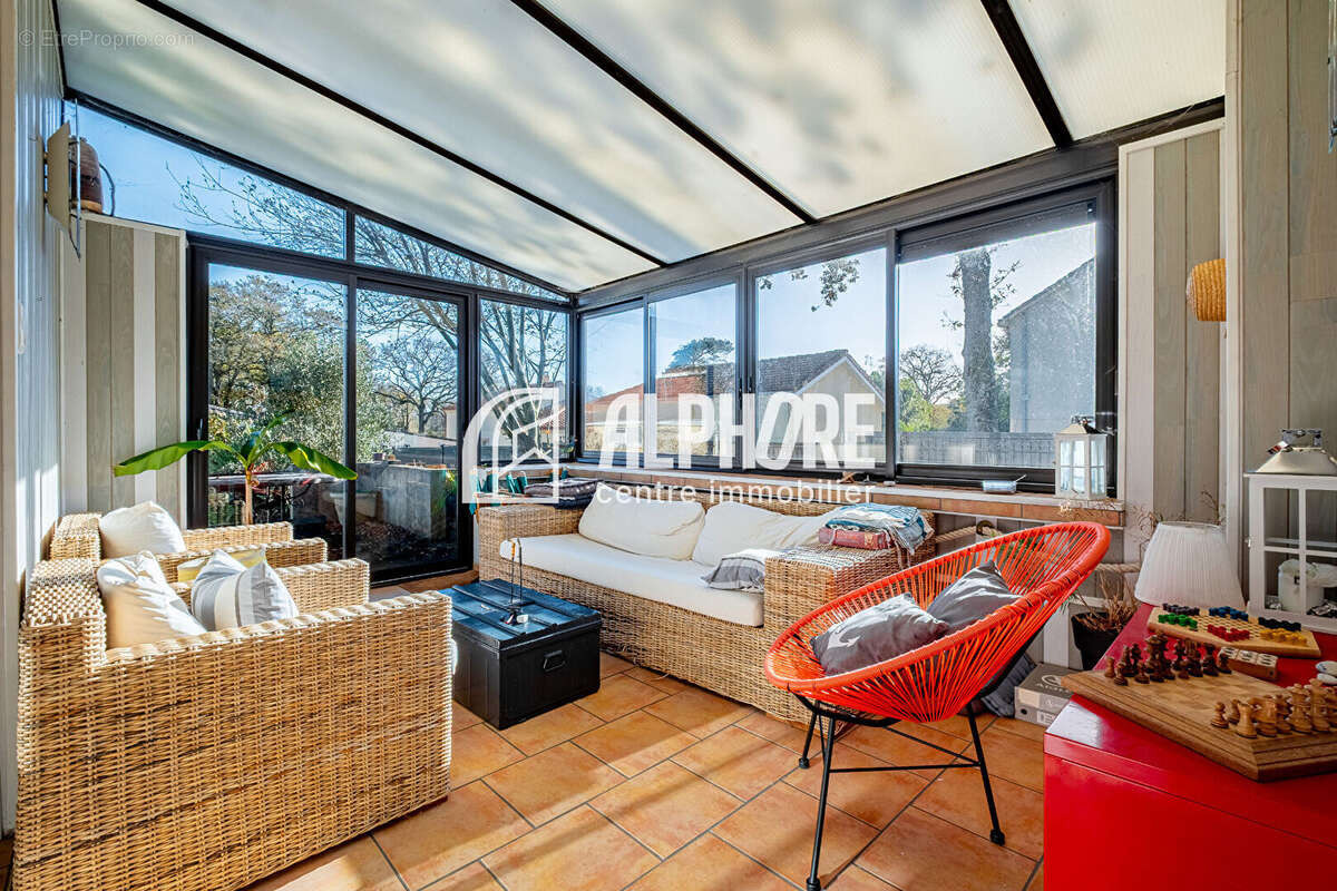 Maison Familiale à Pornic T5  - 4ch - de 97 m² - véranda de14 m²  (111 m² au total), grand garage - photo 2