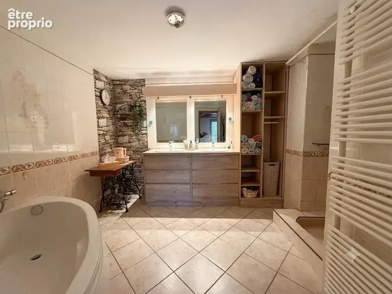  Maison à vendre à Manglieu – 162 m² habitables avec granges, 5 chambres, terrain et vue dégagée sur la nature - photo 8