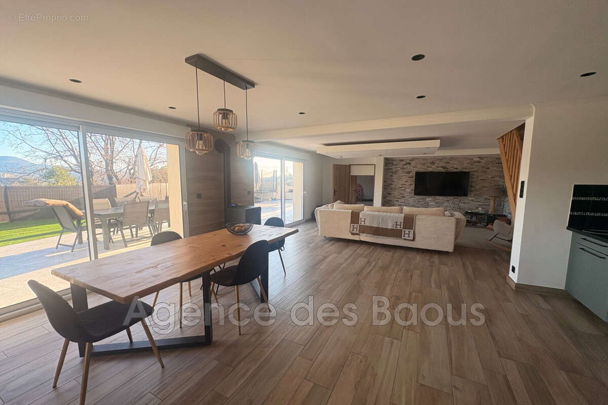 Maison à LA GAUDE
