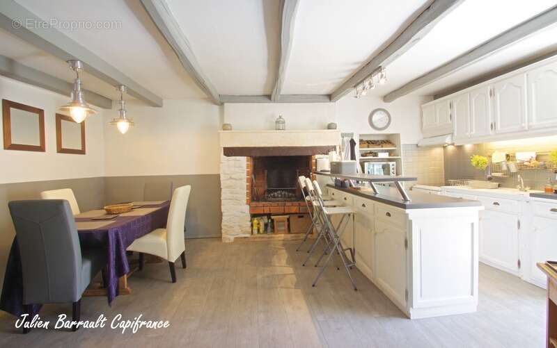Maison en pierre de 186,64 m² avec 3 chambres rénovée en 1999 sur un terrain de 413 m² - photo 4