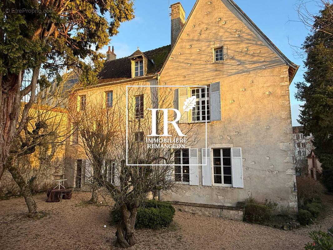 Maison à MEHUN-SUR-YEVRE