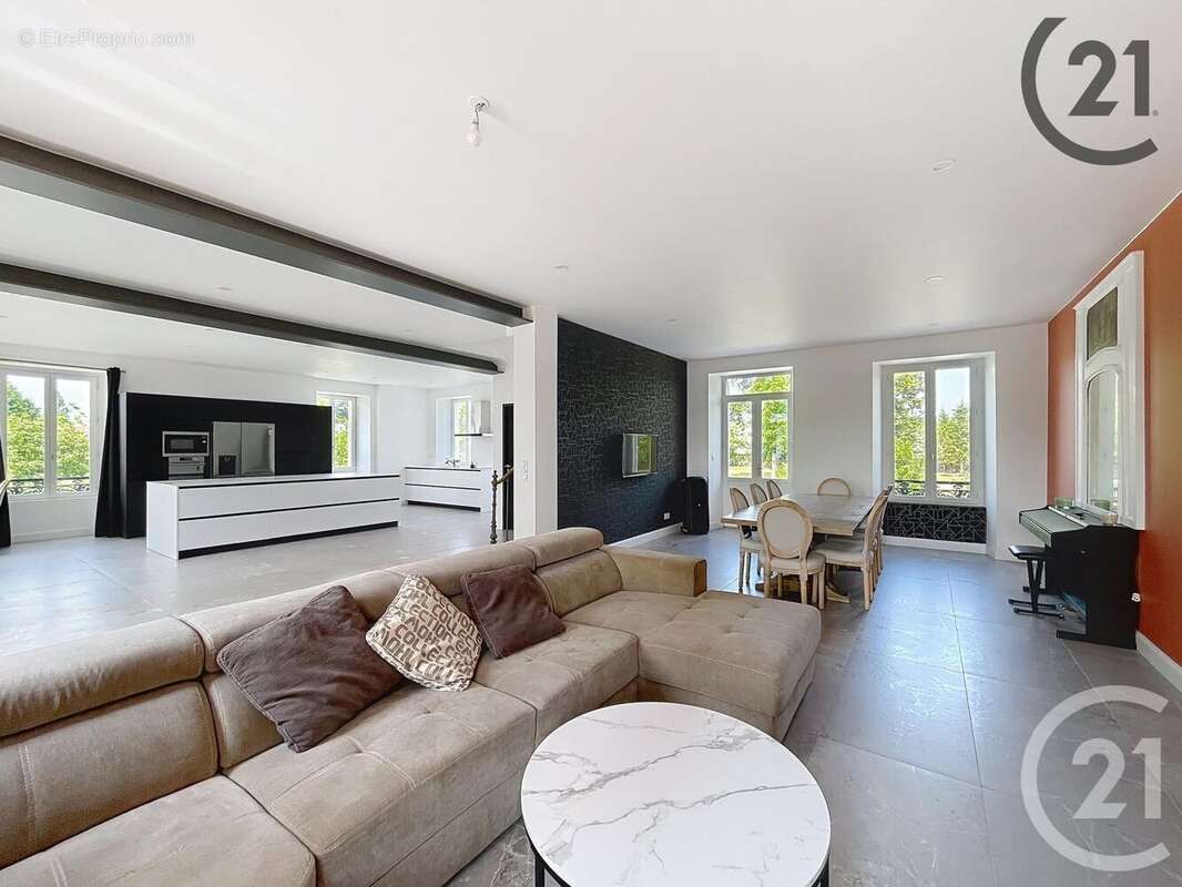 Maison à CHAMPS-SUR-YONNE