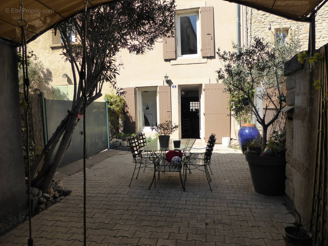 Maison à SAINTE-CECILE-LES-VIGNES