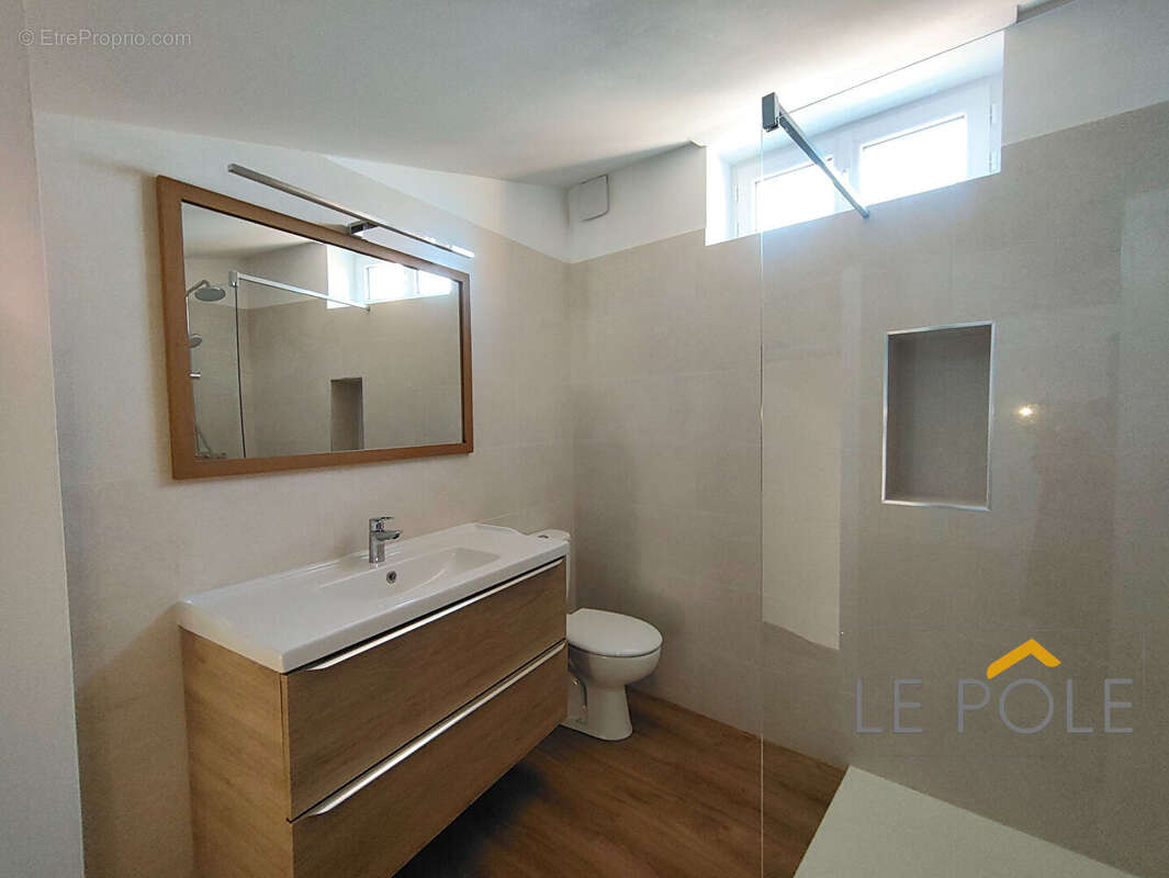 Appartement entierement renove avec balcon - photo 6