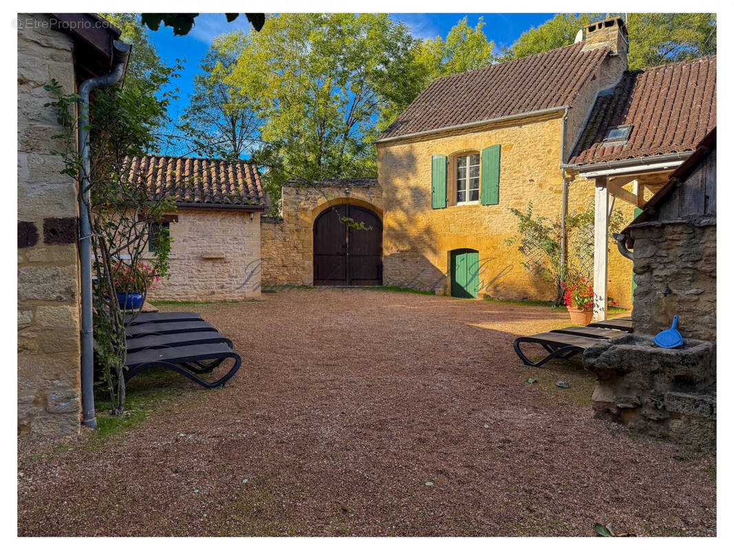 Maison à SAINT-AMAND-DE-COLY