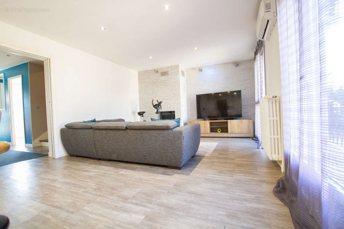 Maison à VILLENEUVE-LE-ROI