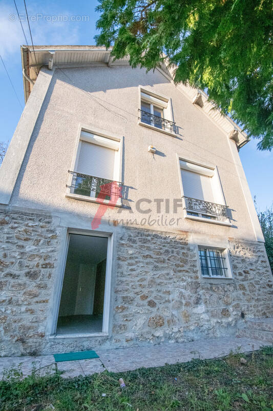 Maison à CORBEIL-ESSONNES