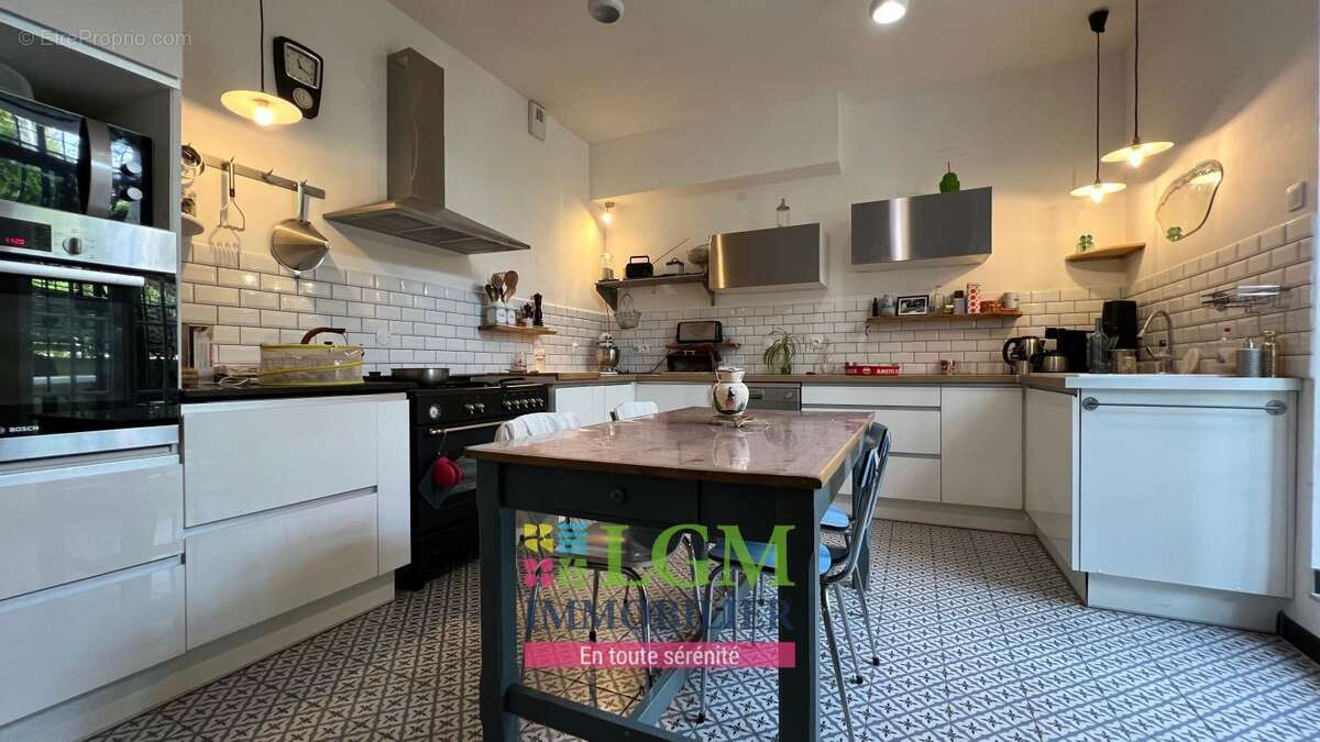 Maison à SAINT-JULIEN-LES-ROSIERS