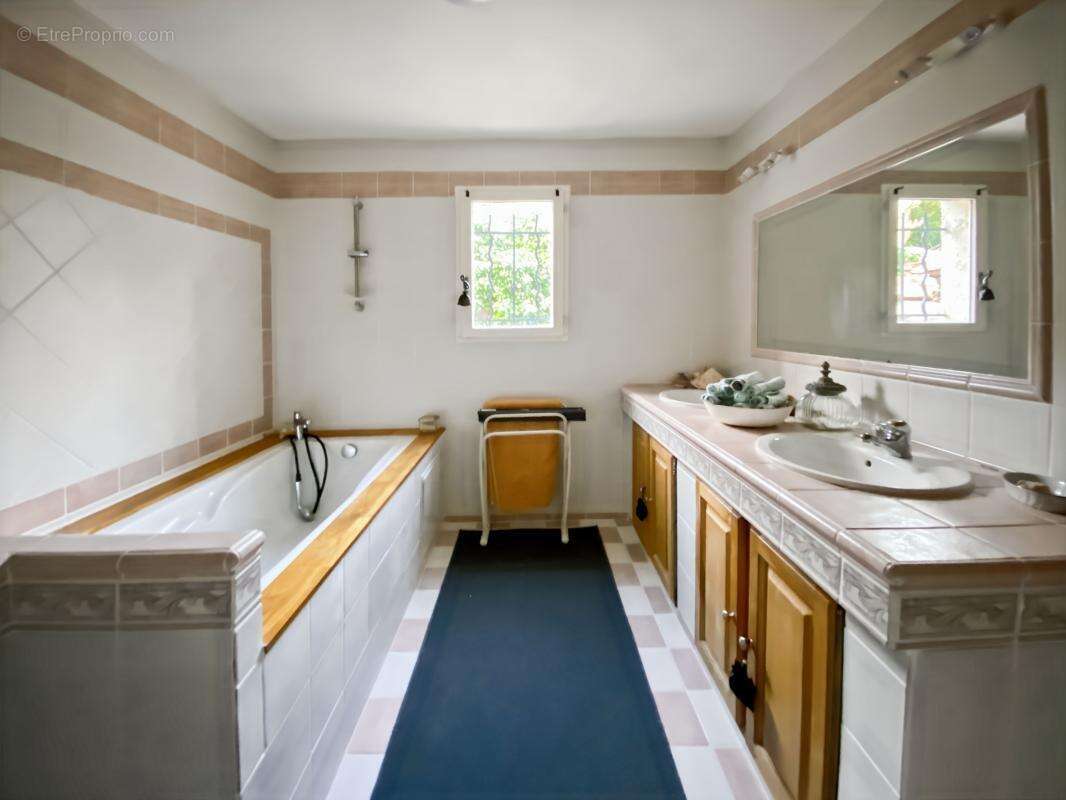 Maison à PLAN-DE-LA-TOUR