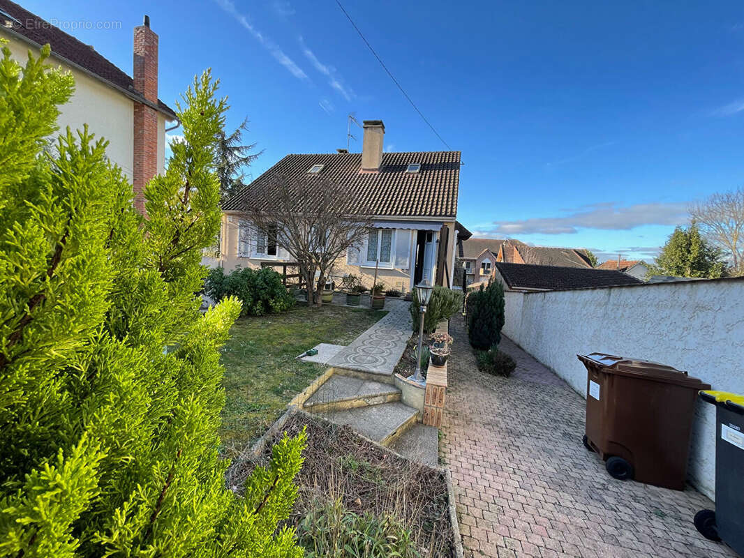 Maison à CORBEIL-ESSONNES