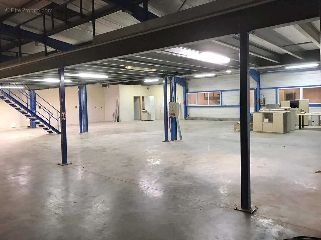 Commerce à SAINT-NAZAIRE-LES-EYMES