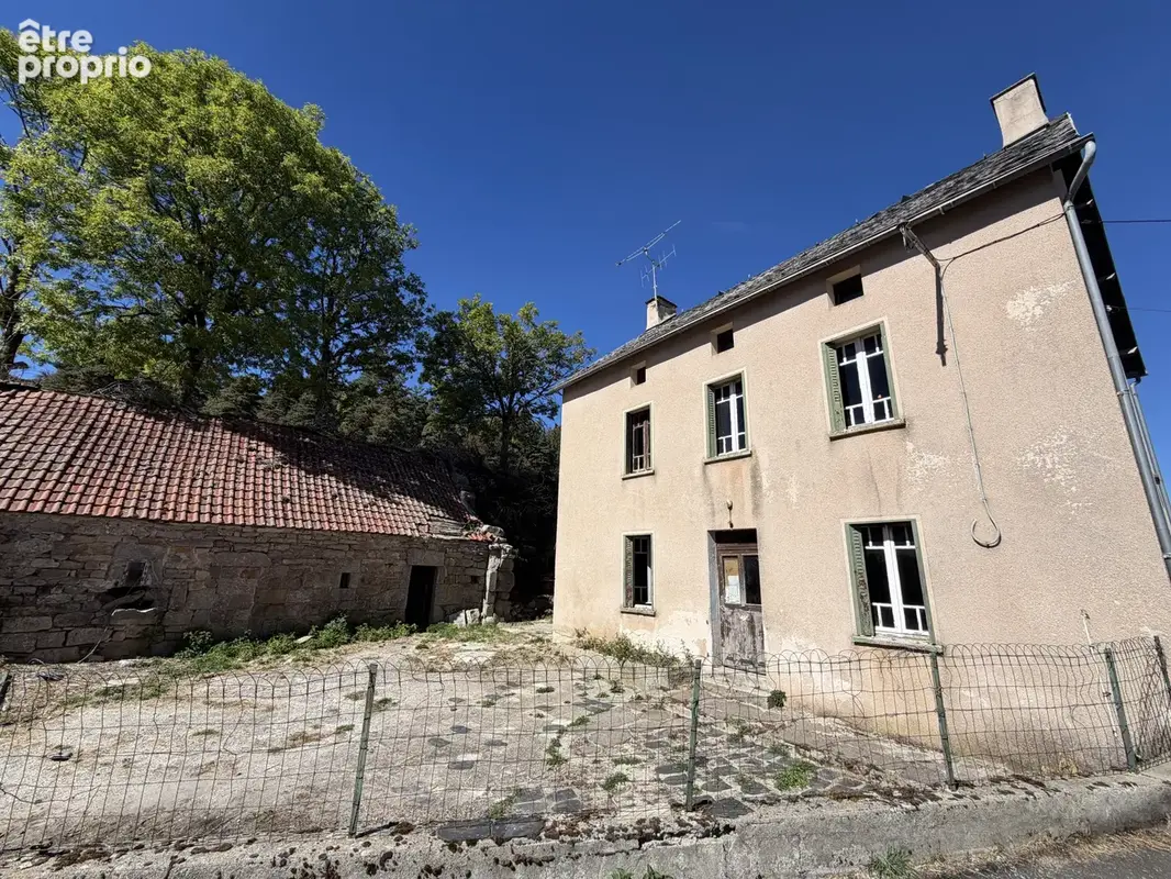 EXCLUSIVITE 144 : GR 65, Ancienne maison d'habitation à rénover sur l 'Aubrac. - photo 2