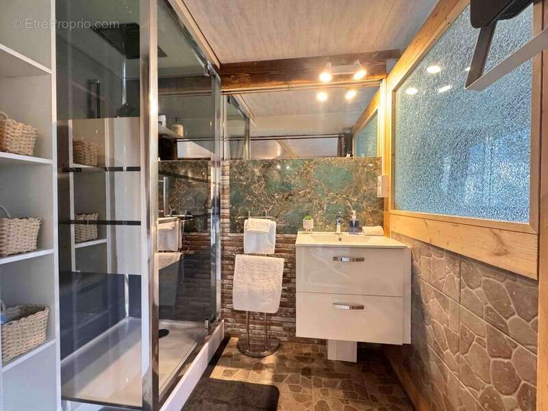 Appartement à LARAGNE-MONTEGLIN