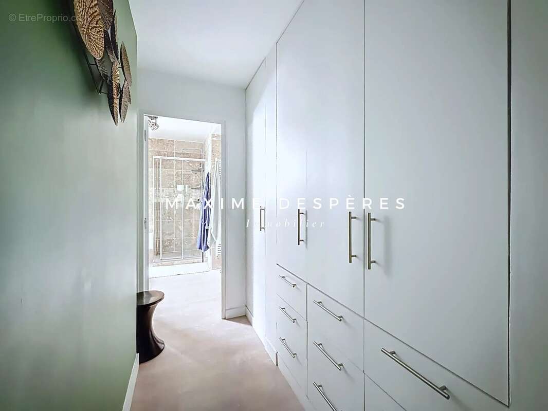 Appartement à NEUILLY-SUR-SEINE