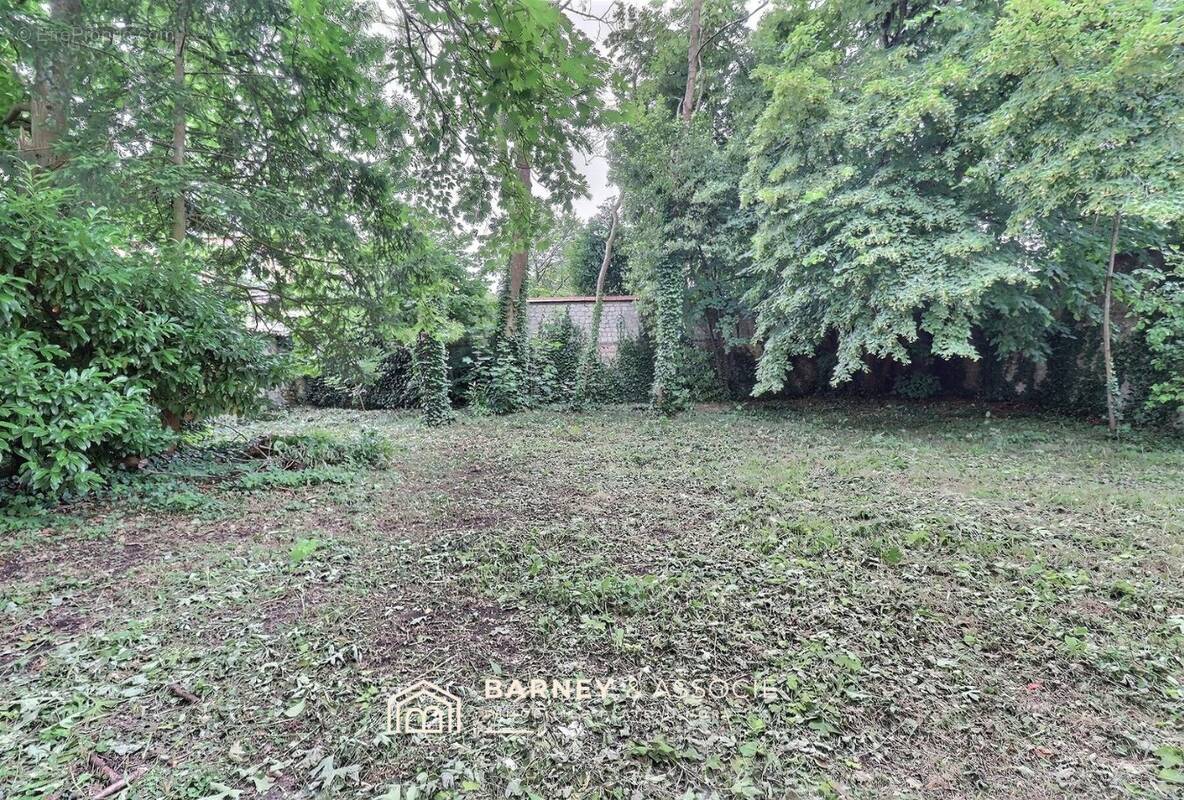 Terrain à MONT-SAINT-AIGNAN